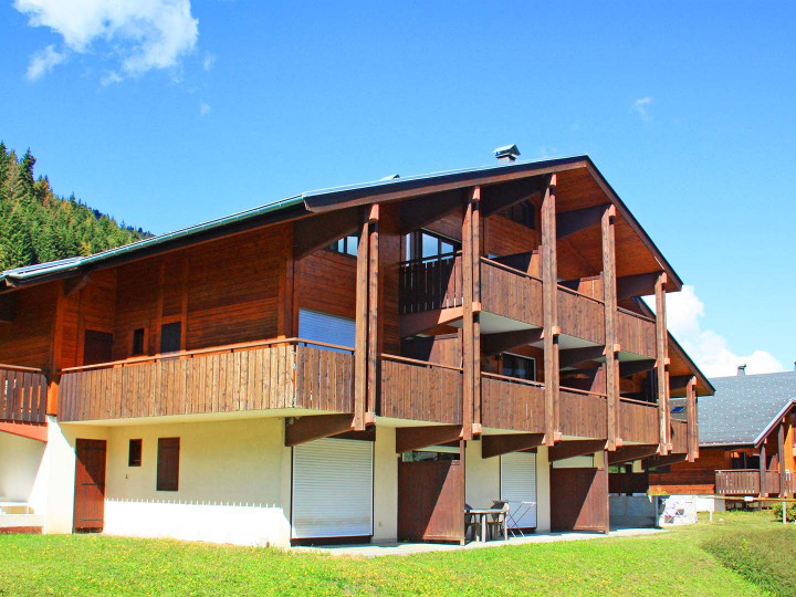 destination la clusaz les aravis residence vacances montagne