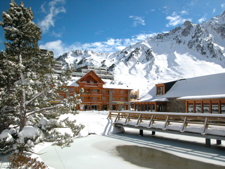 destination montagne hiver neige la mongie