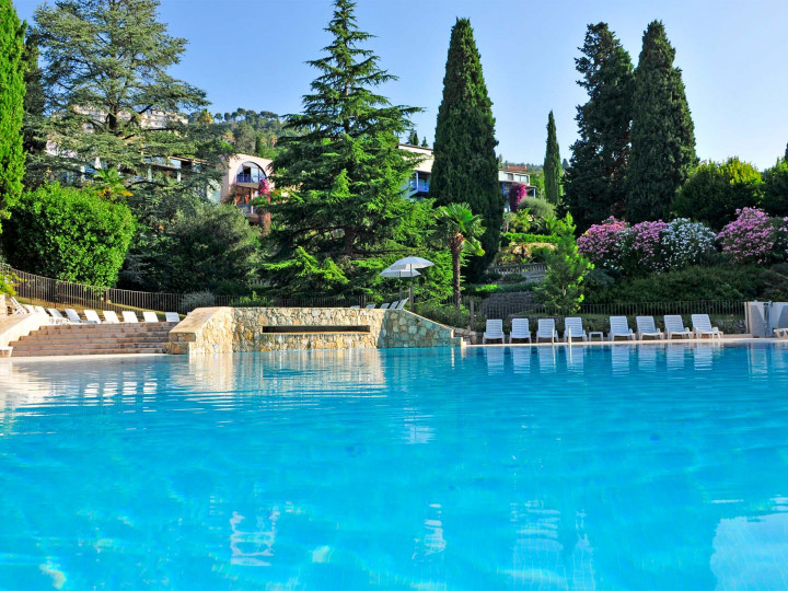 destination les cedres grasse piscine