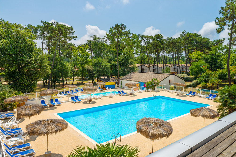 village vacances piscine ronce les bains