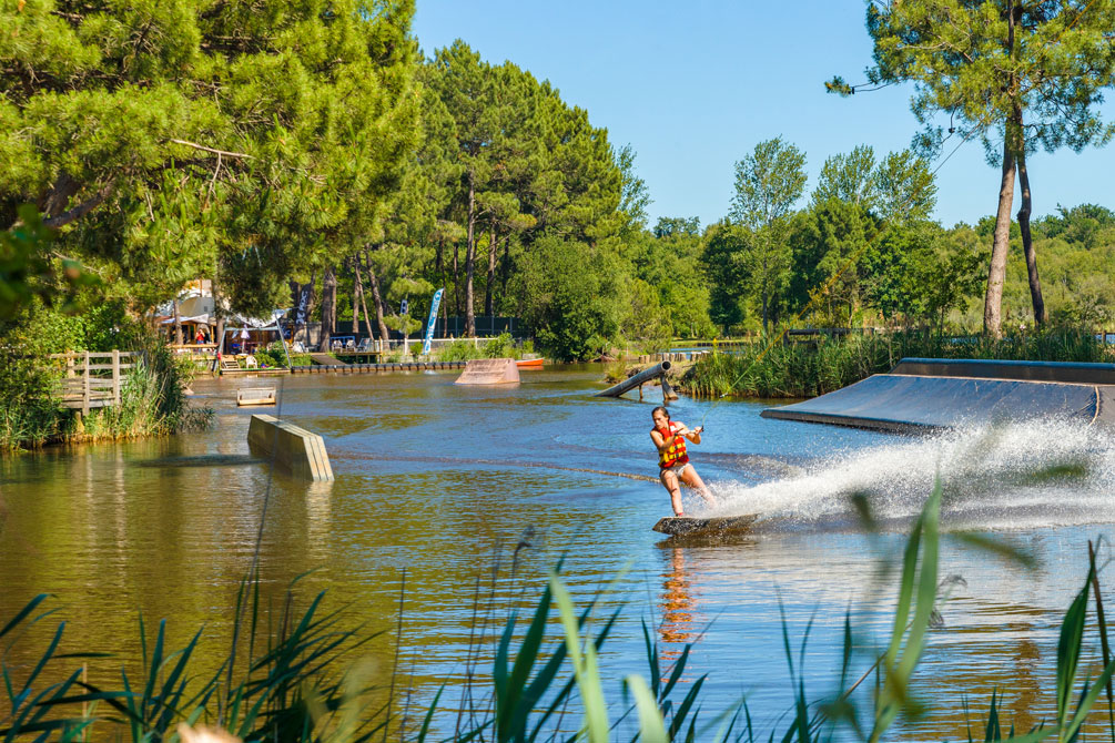 village vacances sport lacanau glisse