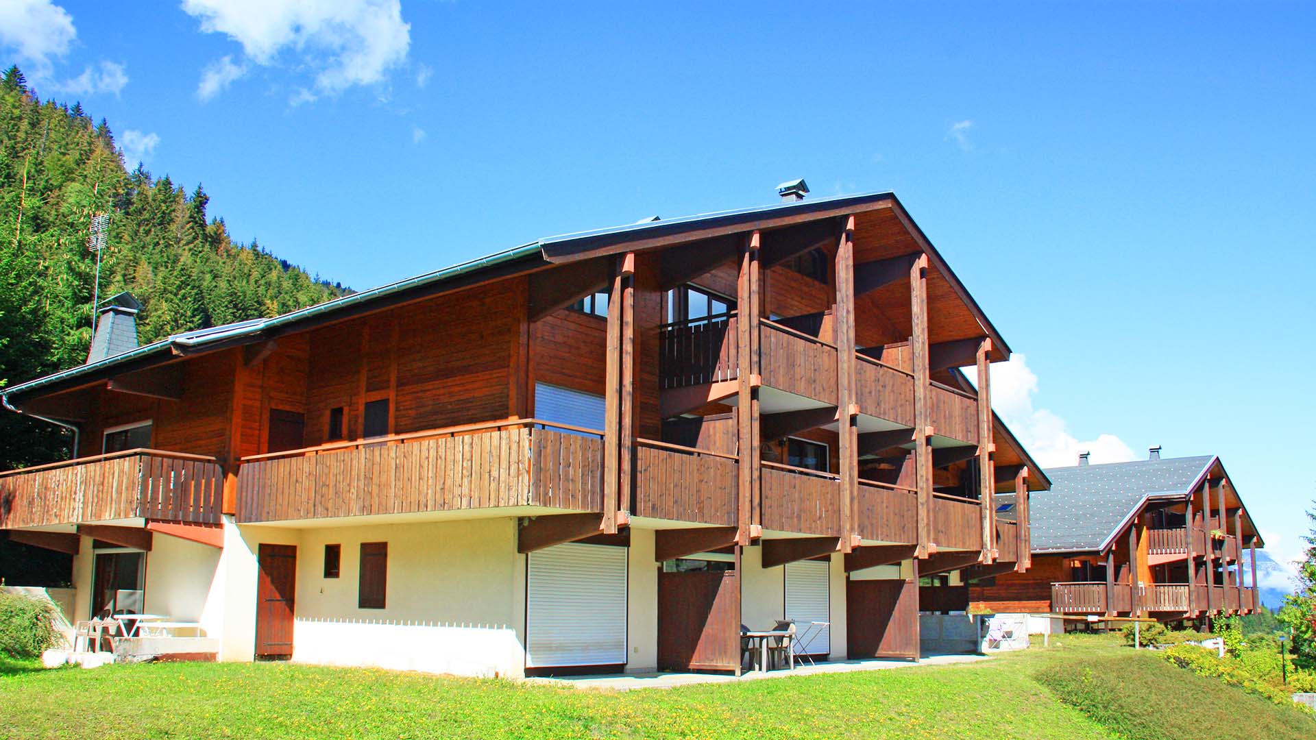 destination la clusaz les aravis residence vacances montagne
