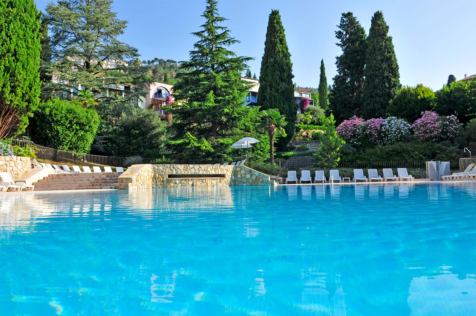 destination les cedres grasse piscine