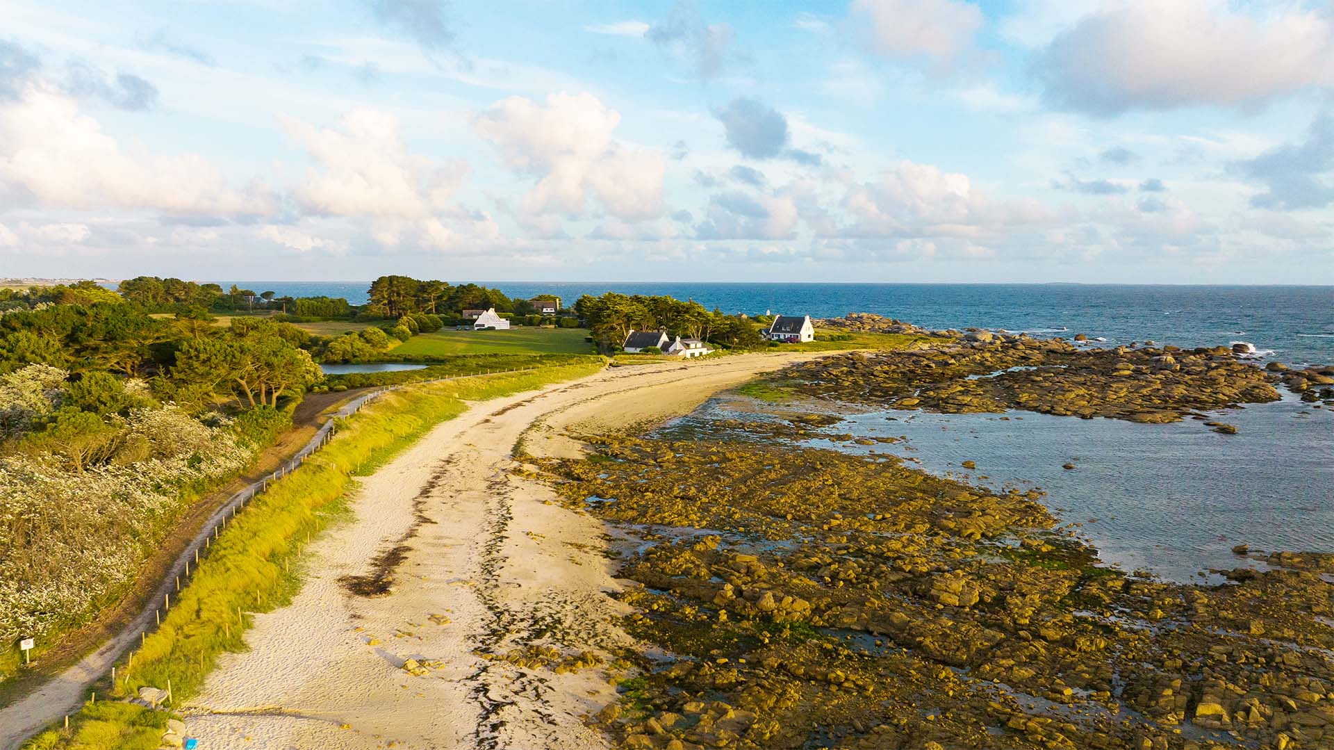 destination vacances bretagne azureva tregunc by les coflocs ocean
