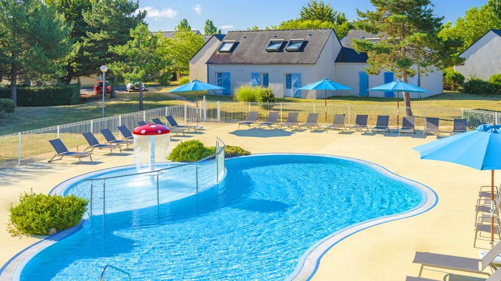 la piscine enfant de la location de vacances azureva arzon golfe du morbihan 