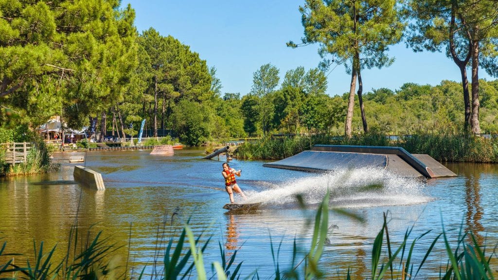 pole glisse de wakeboard a la location de vacances azureva lacanau en gironde 
