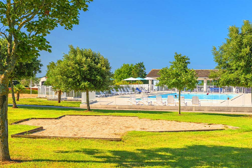 le terrain de petanque du camping azureva fouras 