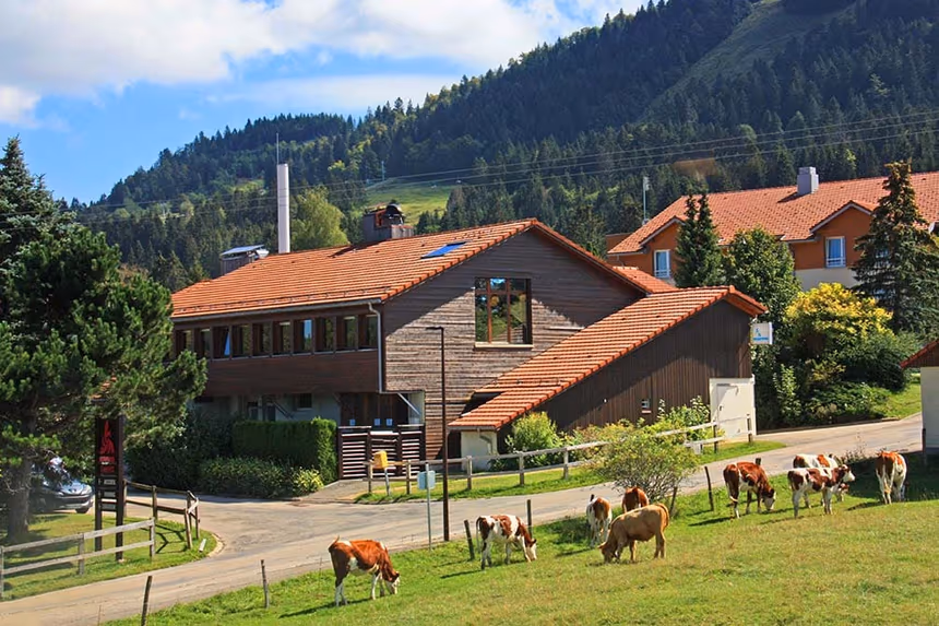 la montagne l'ete avec la location de vacances azureva a metabief dans le jura 