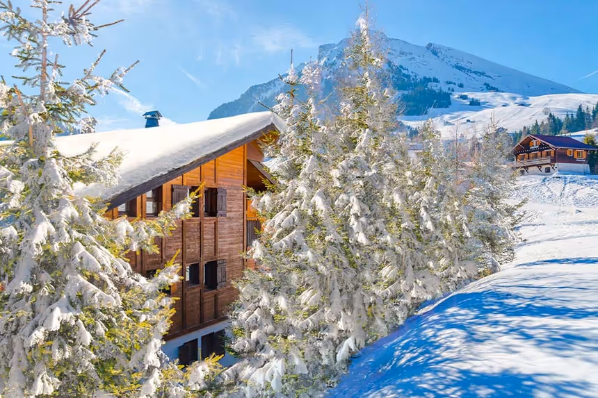 au pied des pistes de ski avec la location de vacances azureva a la clusaz les aravis 