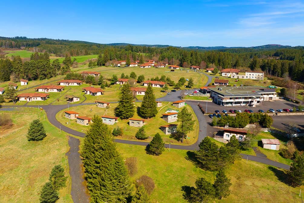 la campagne avec la location de vacances azureva a fournols dans le puy de dome en auvergne