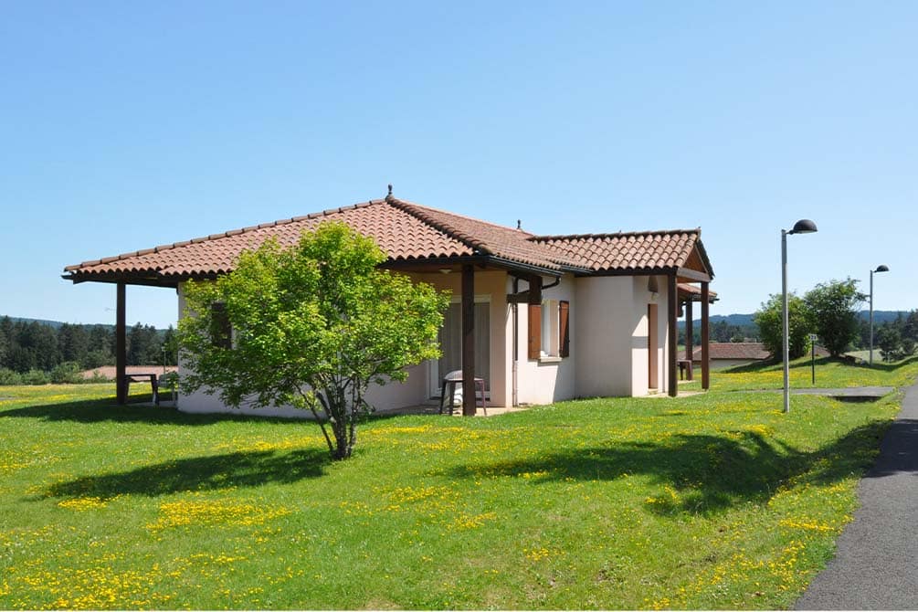 votre hebergement a la location de vacances azureva a fournols dans le puy de dome en auvergne 