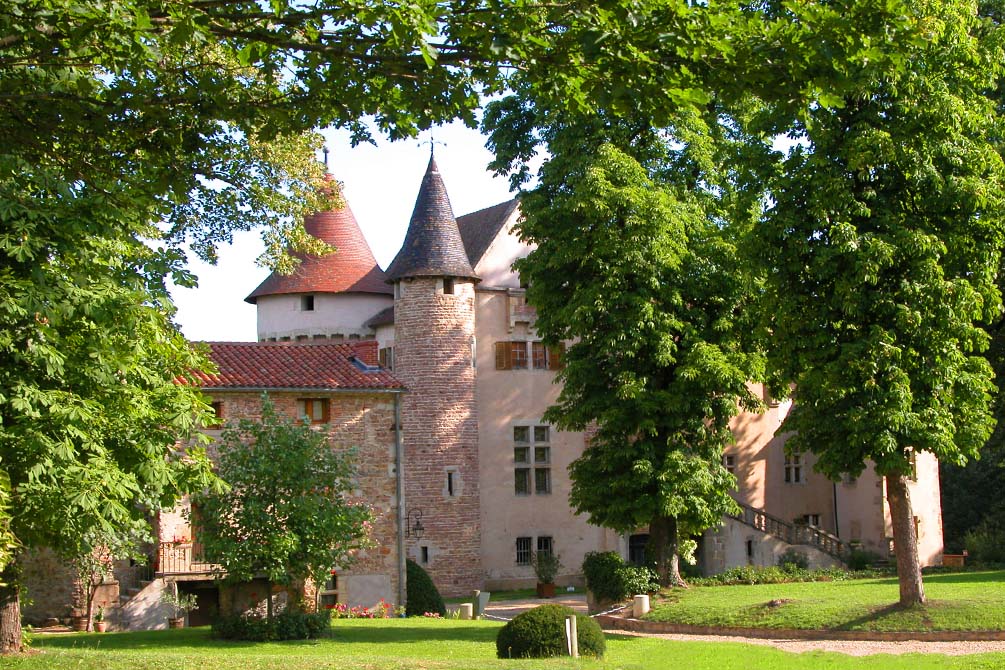 chateau location vacances azureva puy de dome fournols
