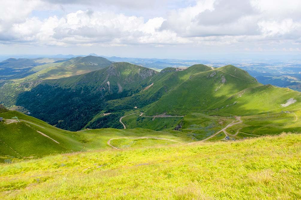 votre location de vacances azureva a murol dans le puy de dome dans la nature 