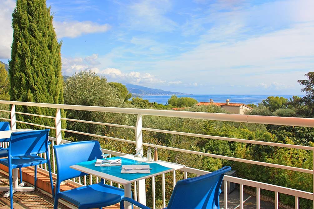 terrasse de la location de vacances azureva roquebrune cap martin 