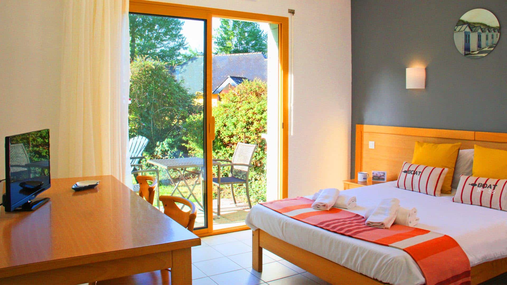 chambre double avec jardin a la location de vacances azureva tregunc 
