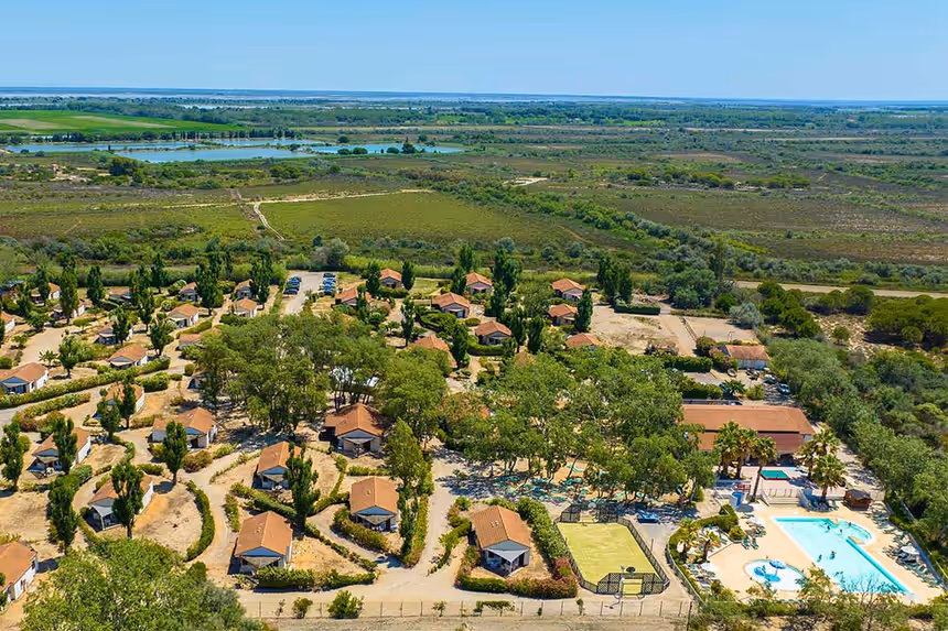 Vue aérienne de l'établissement du Grau-du-Roi - port Camargue