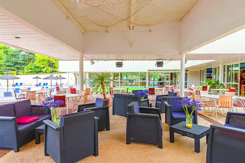 la terrasse du bar du village vacances azureva argeles sur mer 
