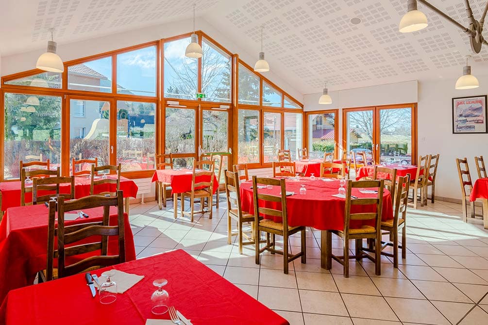 le restaurant ete du village vacances azureva metabief dans le jura  
