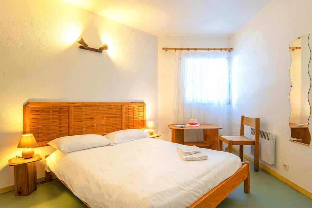 chambre double du village vacances azureva a lacanau  