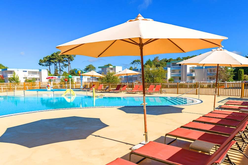 la piscine du village vacances azureva a lacanau 