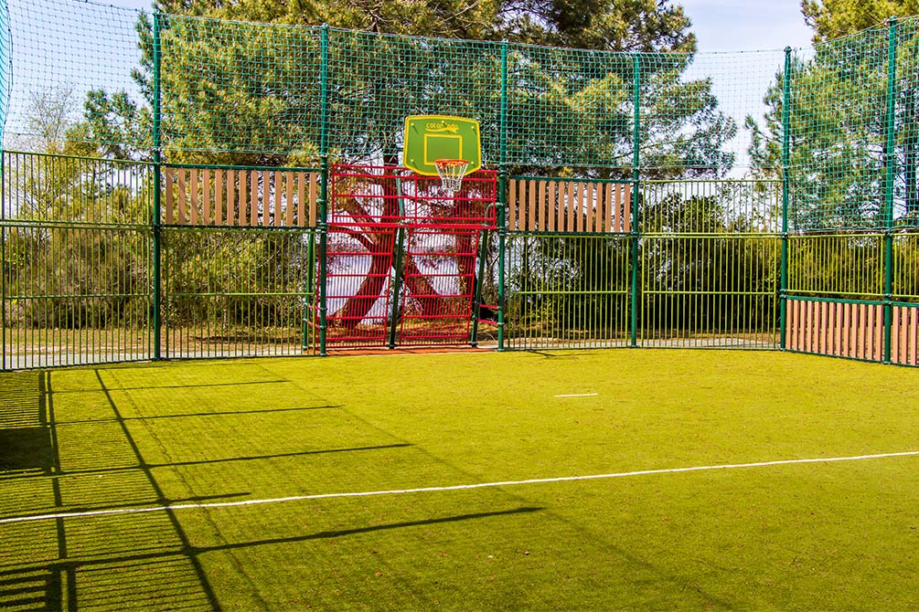 le terrain de basket du village vacances azureva a lacanau 