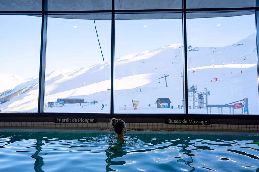 la piscine chauffee de la location de vacances azureva au ski a piau engaly 