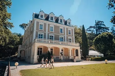 Village vacances Azureva Gréoux-les-Bains en Provence, résidence de charme près des thermes