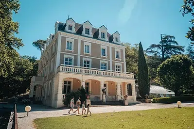 Village vacances Azureva Gréoux-les-Bains en Provence, résidence de charme près des thermes