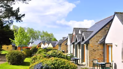 Logements de vacances Azureva Trégunc avec terrasse privative et jardin en Bretagne