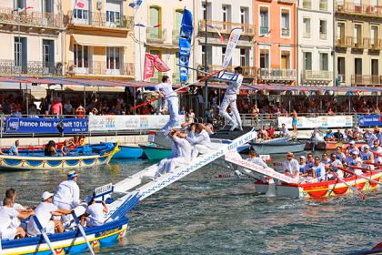 Tournoi de joutes nautiques traditionnelles à Sète dans le Golfe du Lion