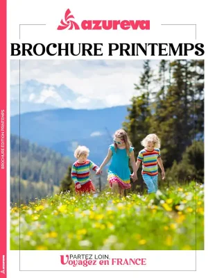 Couverture de la brochure printemps Azureva avec des enfants marchant dans un champ fleuri en montagne