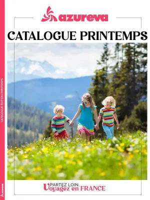 Couverture du catalogue printemps Azureva avec trois enfants marchant dans un champ fleuri en montagne