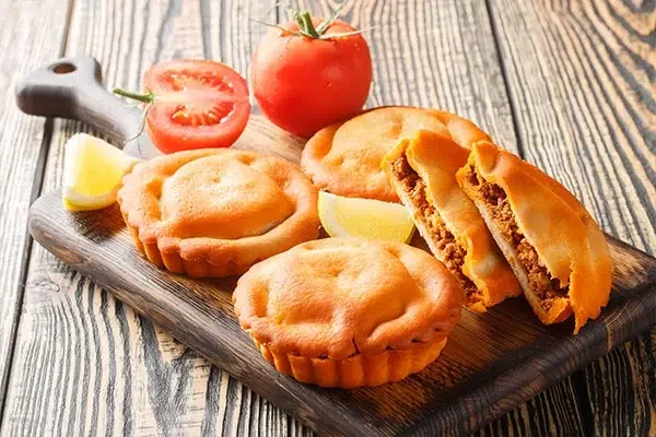 gastronomie-Golfe-du-Lion-tielle-de-Sete Tielle sétoise traditionnelle, spécialité culinaire incontournable du Golfe du Lion